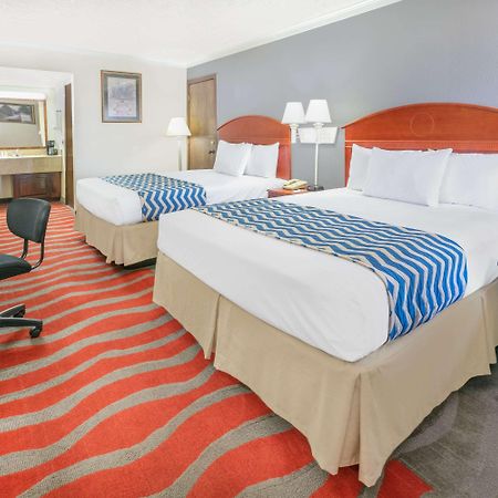 Travelodge Inn & Suites By Wyndham Norman Esterno foto