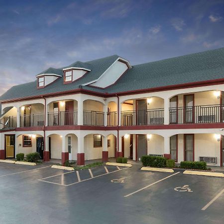 Travelodge Inn & Suites By Wyndham Norman Esterno foto