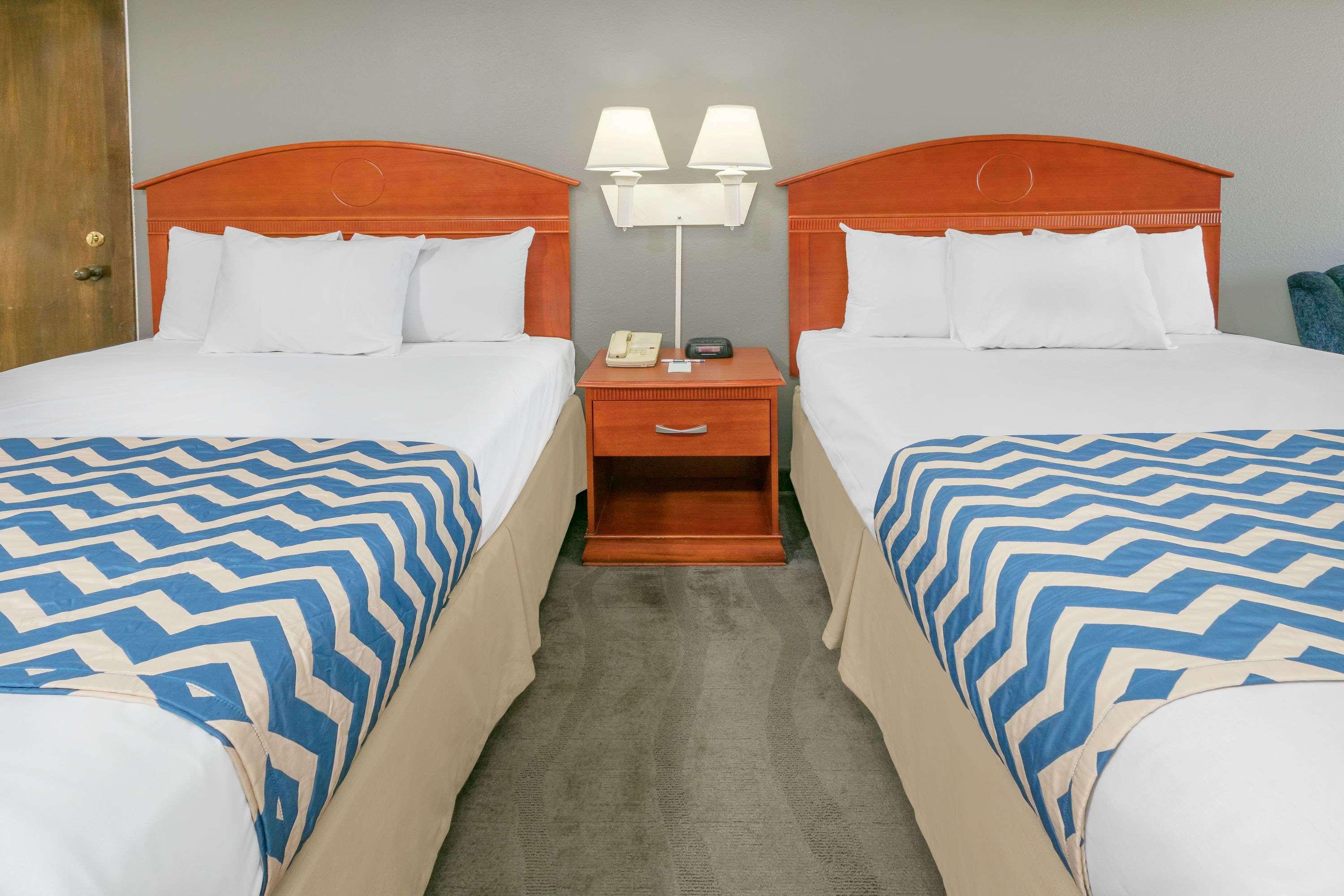 Travelodge Inn & Suites By Wyndham Norman Esterno foto