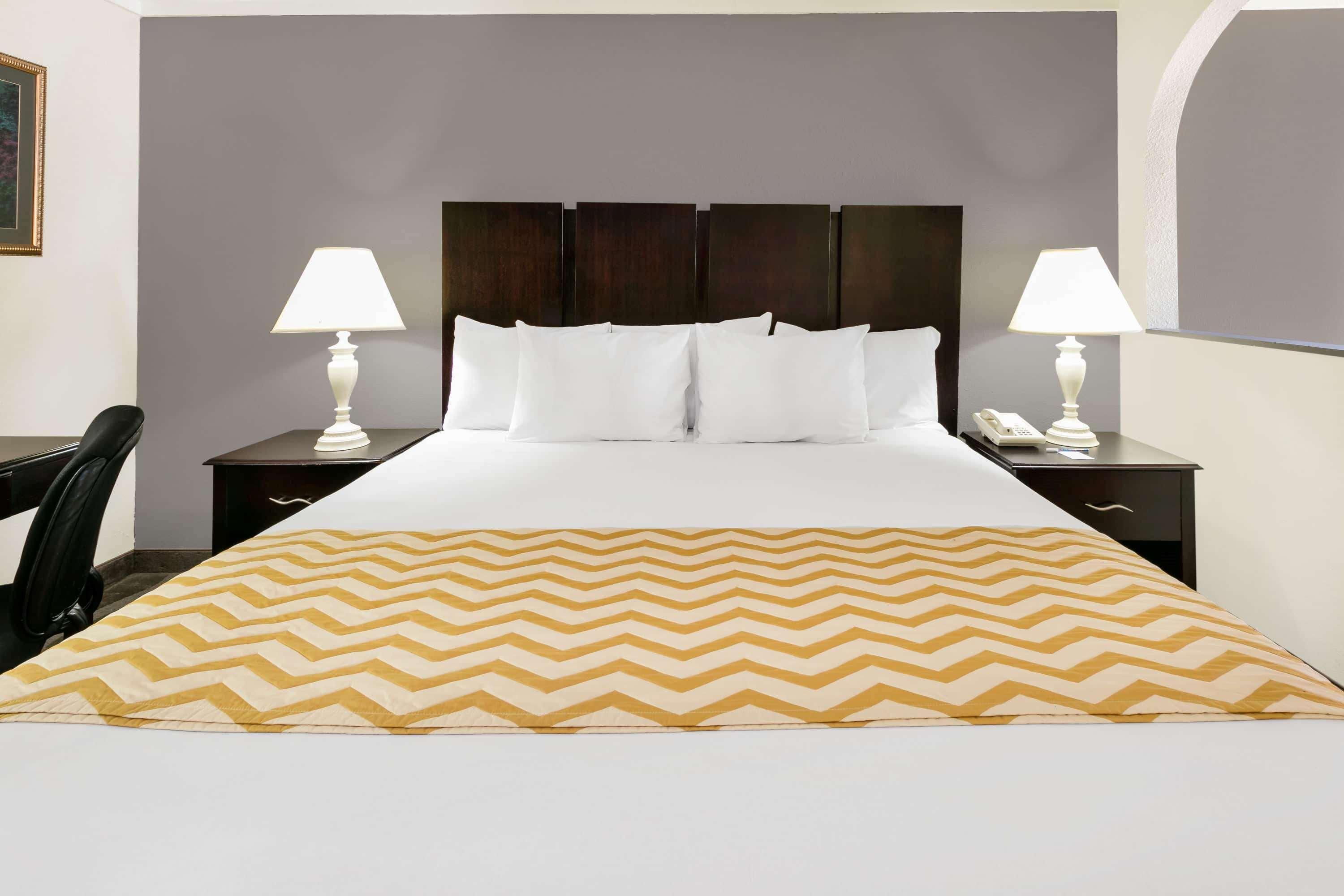 Travelodge Inn & Suites By Wyndham Norman Esterno foto