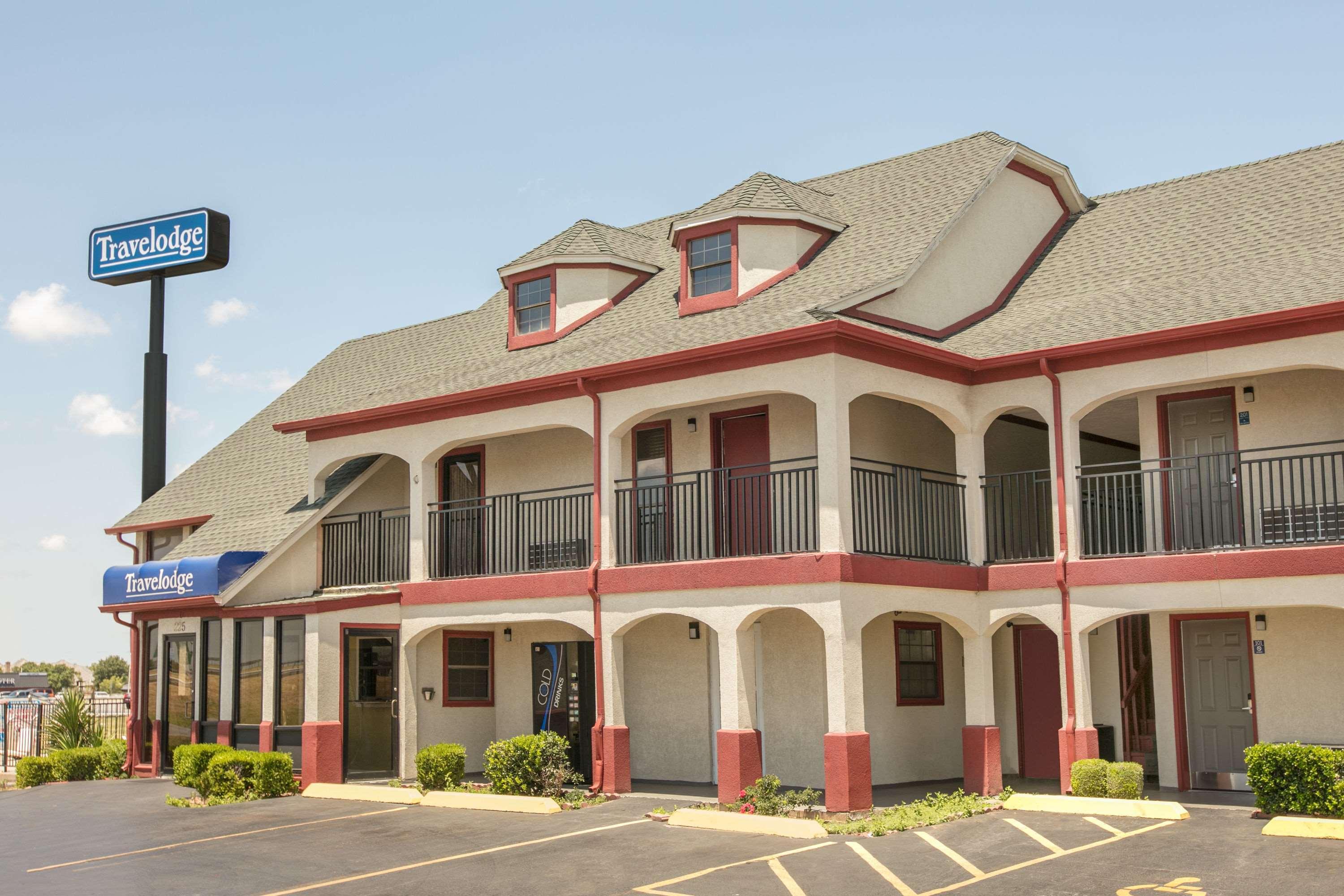 Travelodge Inn & Suites By Wyndham Norman Esterno foto