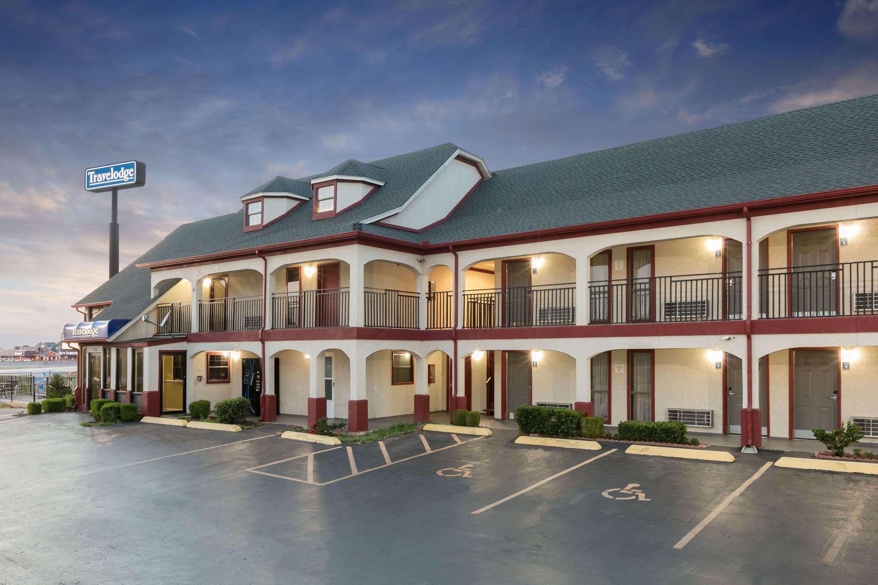 Travelodge Inn & Suites By Wyndham Norman Esterno foto