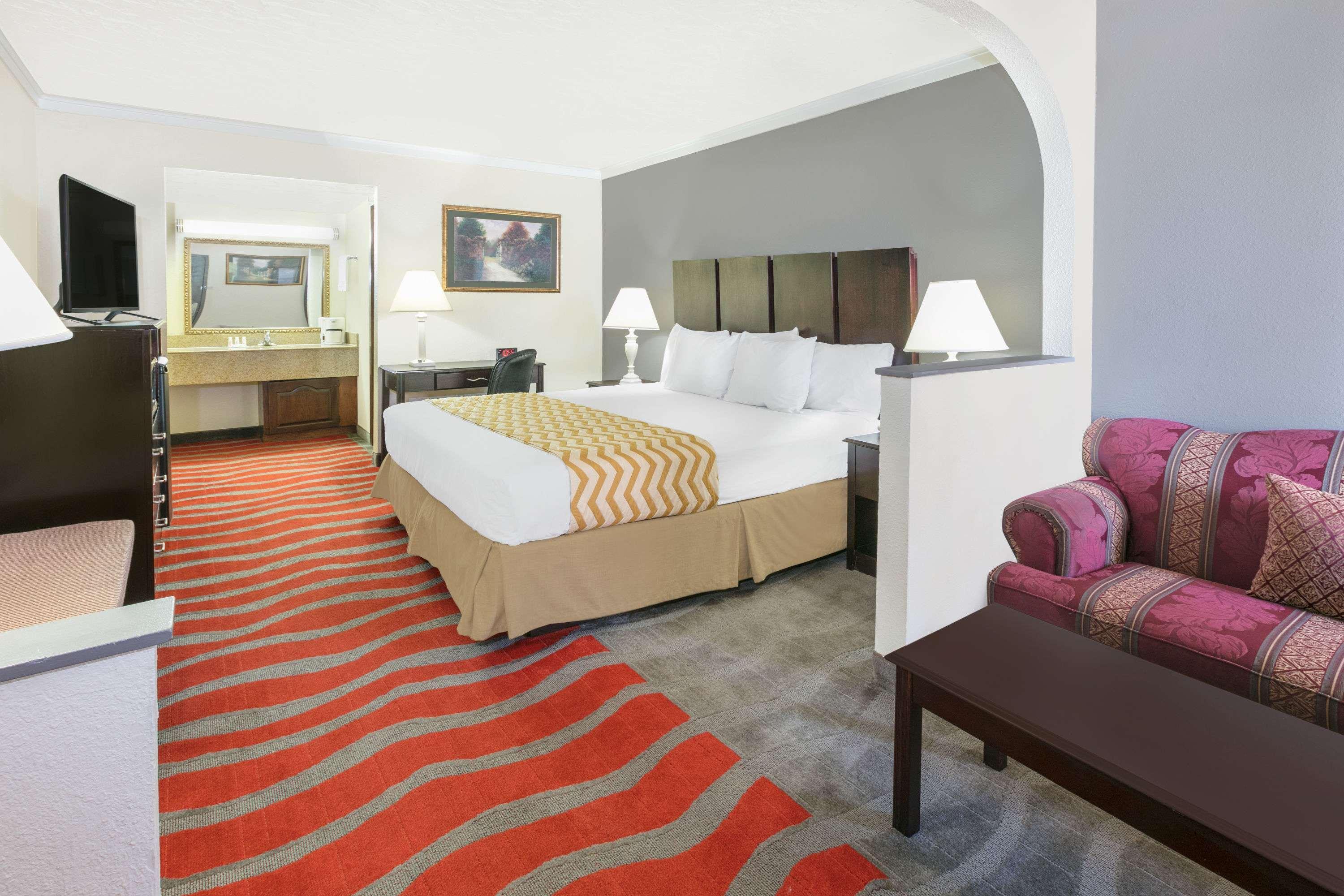 Travelodge Inn & Suites By Wyndham Norman Esterno foto
