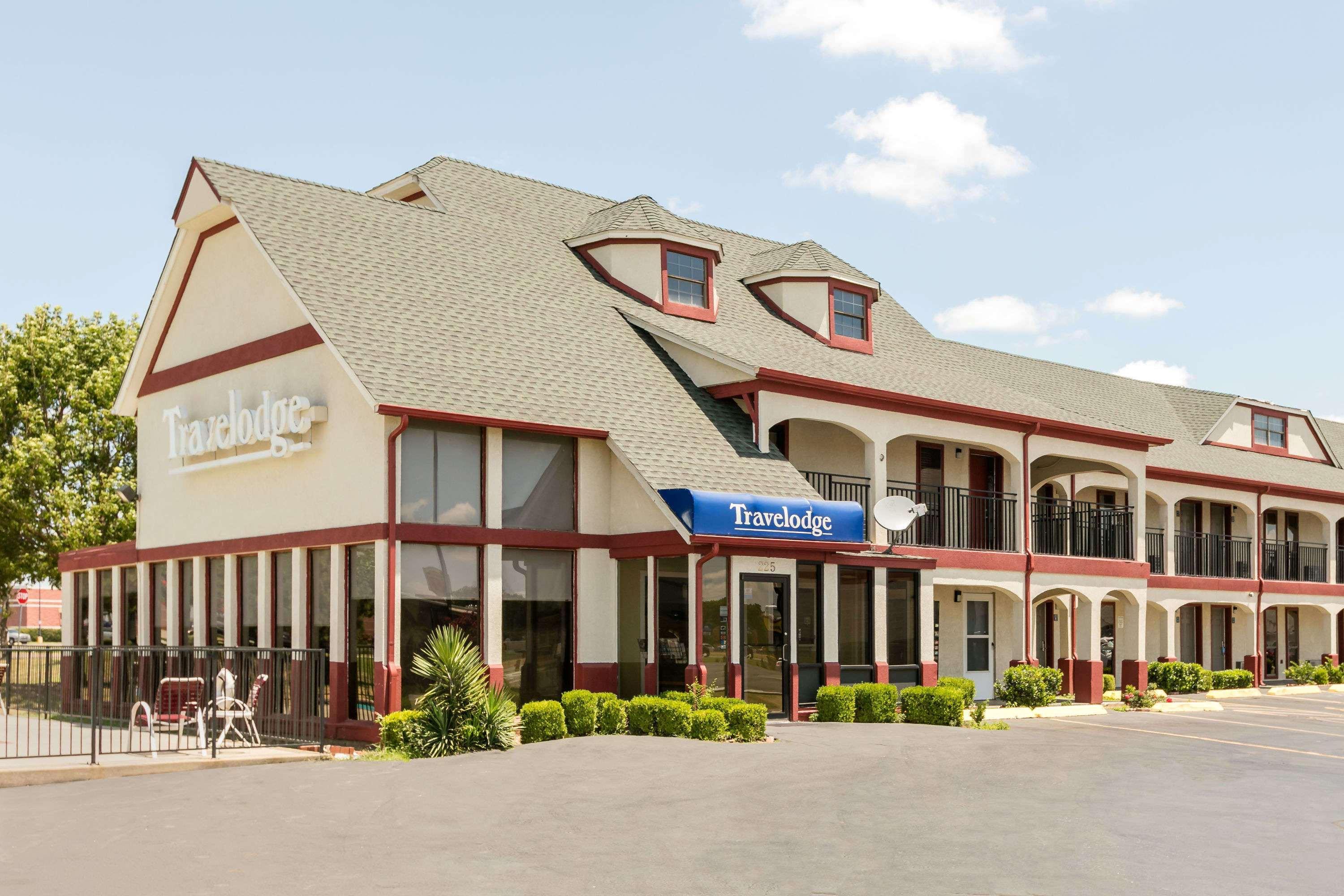 Travelodge Inn & Suites By Wyndham Norman Esterno foto