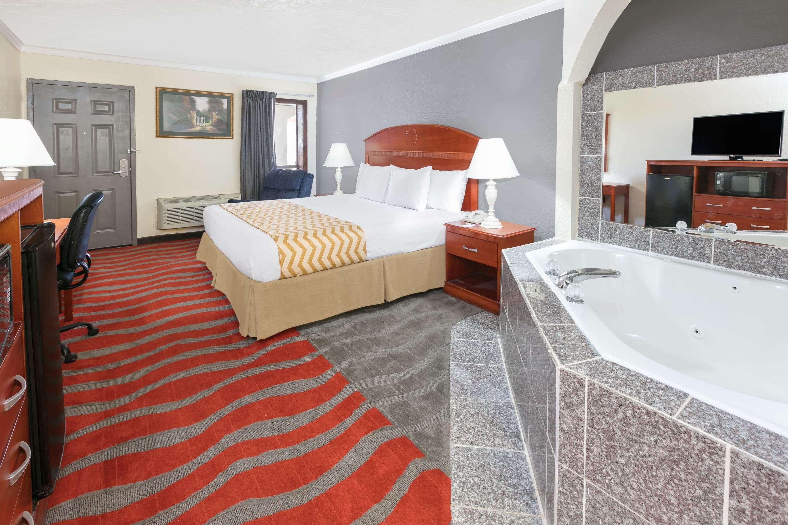 Travelodge Inn & Suites By Wyndham Norman Esterno foto