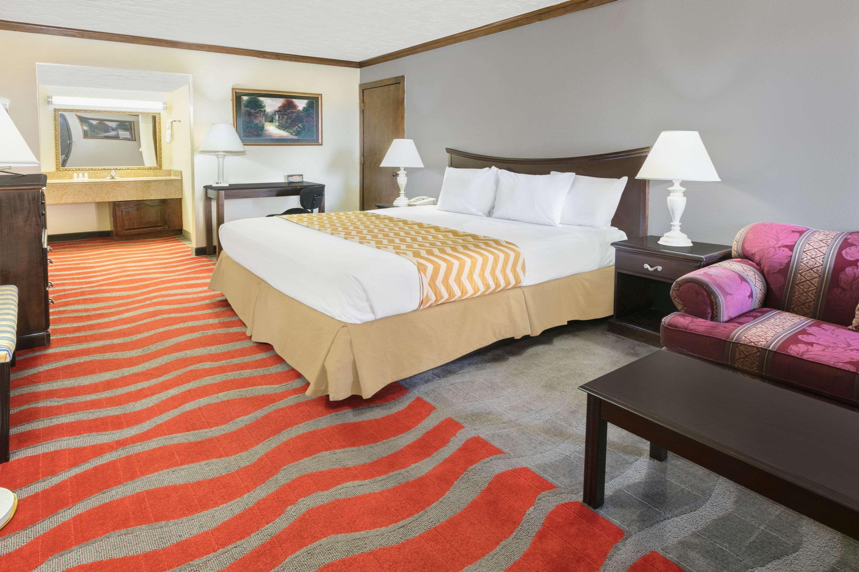 Travelodge Inn & Suites By Wyndham Norman Esterno foto
